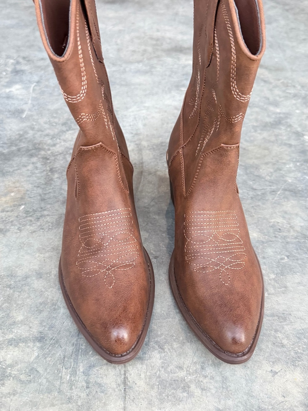 Brown short boots. Wore once. No scratches. Very good condition.